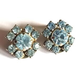 Vintage baby blue rhinestone earrings silver tone clip on clipon